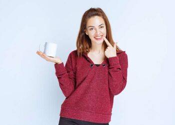 How to Drink Coffee Without Staining Teeth